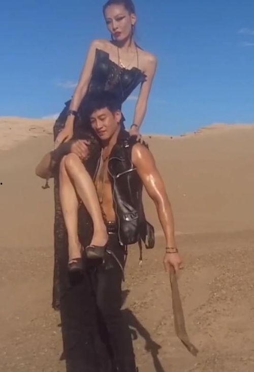 全身光视频,揭秘光影交织下的身体之美