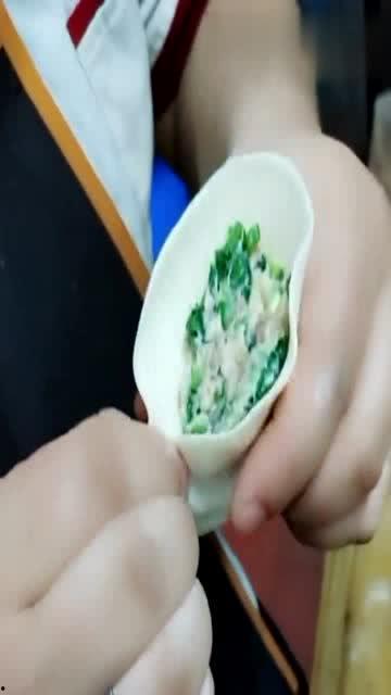 包水饺视频,轻松学会传统美食制作技巧