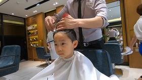小朋友理发视频,欢乐时光里的剪刀舞蹈