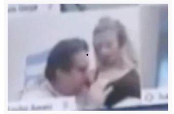 亲嘴吻胸视频,揭秘亲嘴吻胸视频背后的故事