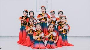 青春舞曲幼儿舞蹈视频,幼儿舞蹈青春舞曲精彩瞬间