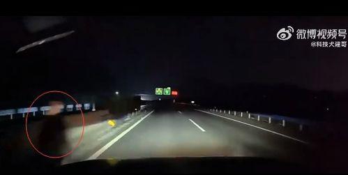 高速夜间视频,揭秘夜间行车视频背后的故事