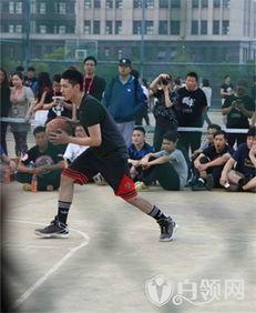 吴亦凡打篮球视频,球场上的魅力与激情