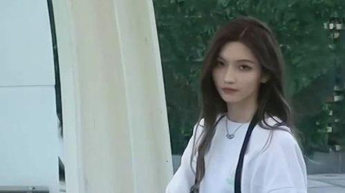 关于美女的视频,视频中的惊艳美女瞬间