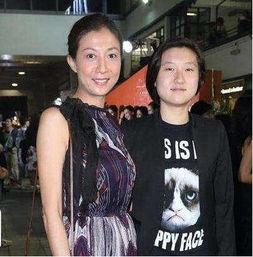 成龙谈小龙女视频哭,成龙谈小龙女视频泪洒现场
