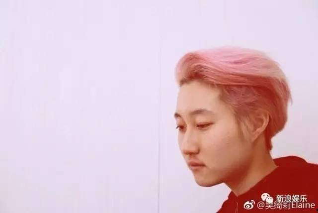 成龙谈小龙女视频哭,成龙谈小龙女视频泪洒现场