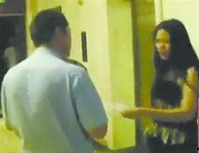 女子撒尿视频,女子公共场所撒尿事件引发社会热议