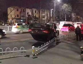 翻车的视频,惊险瞬间！翻车视频揭示事故真相