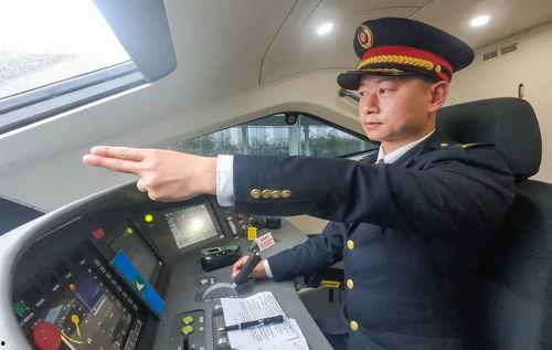 火车司机视频,火车司机视角下的铁路旅程瞬间