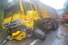 卡车事故视频,揭秘事故瞬间